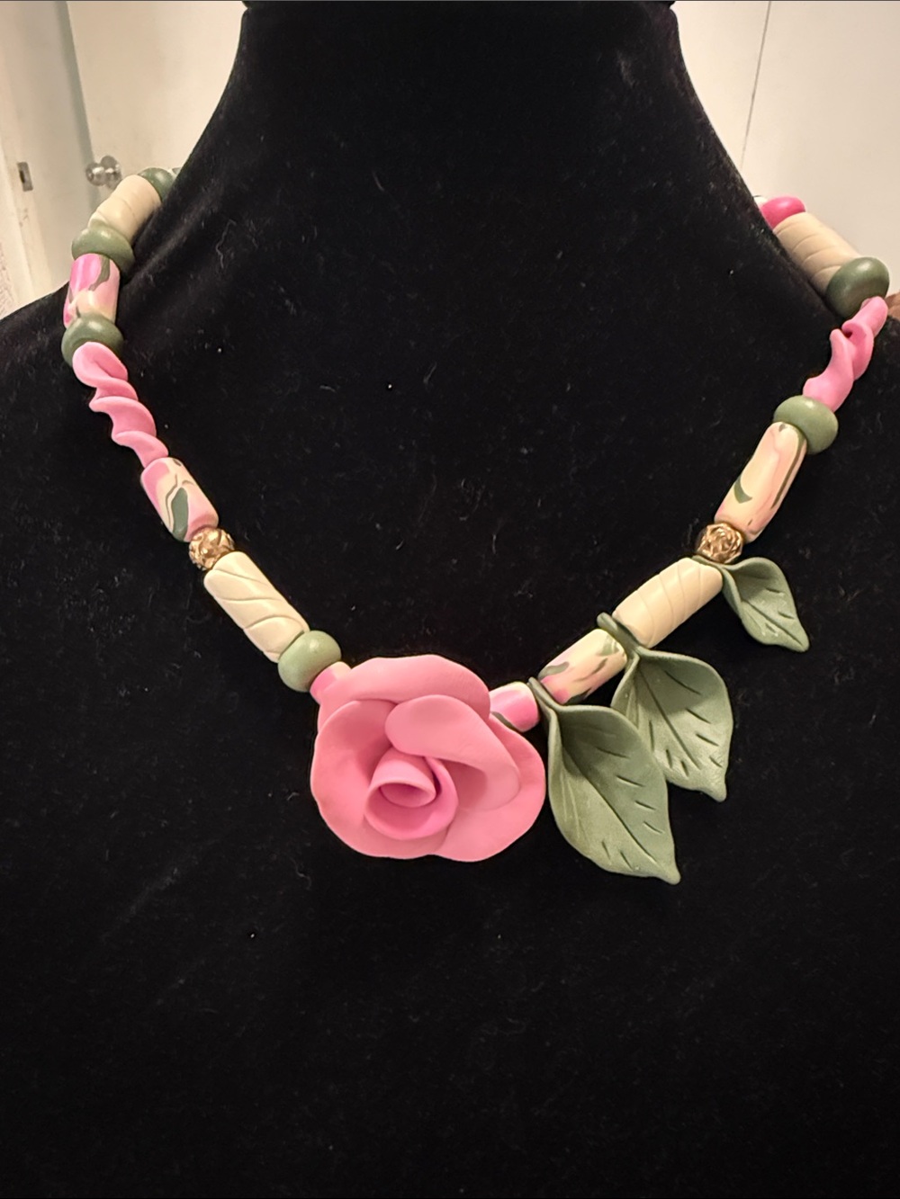 Source Unknown Pink Rose Necklace with Green Leaf Accents and Cream Beads